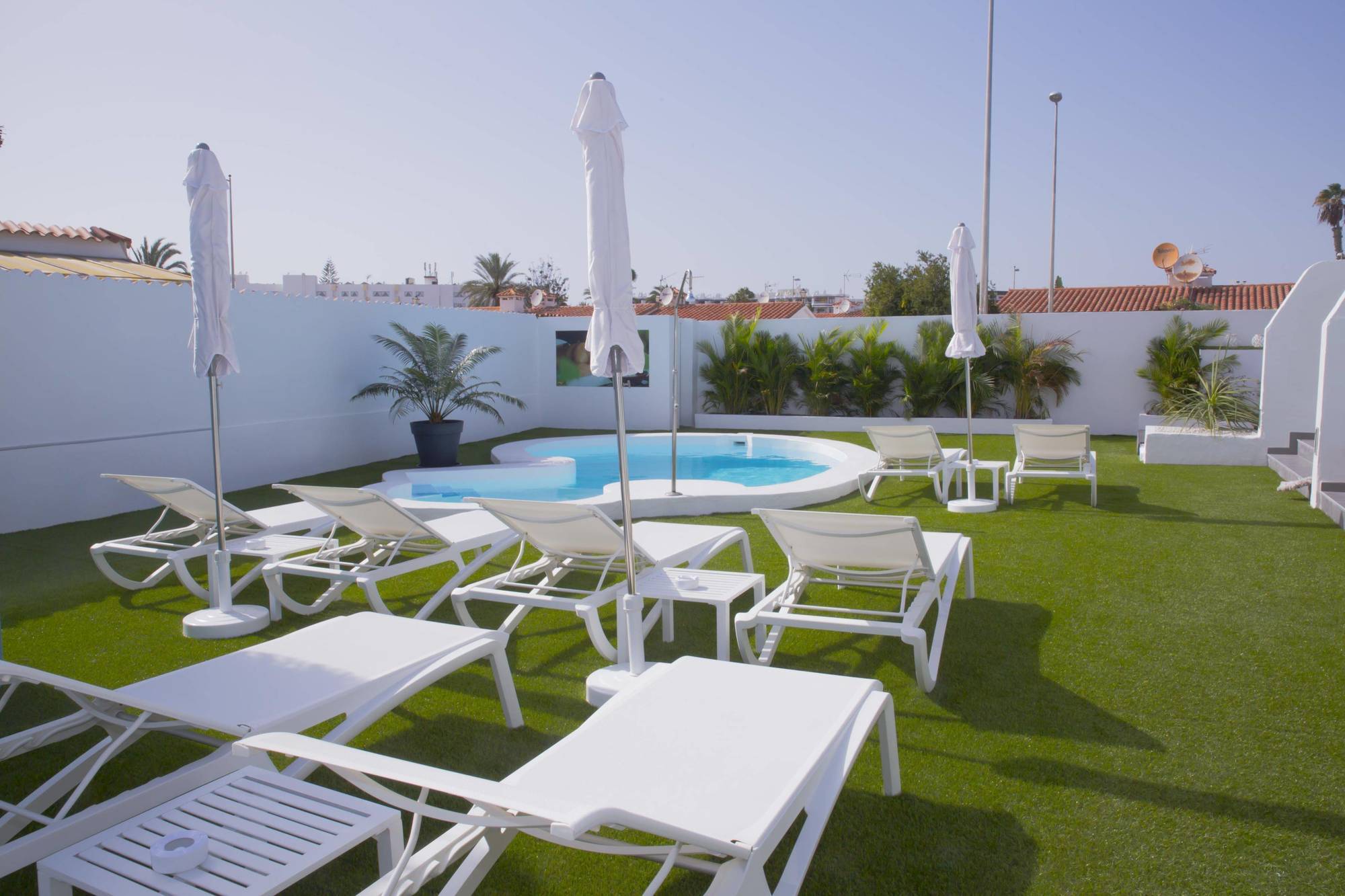 THE VINTAGE CLUB - GAY MEN ONLY HOTEL • PLAYA DEL INGLES • 3⋆ SPAIN • RATES  FROM €131