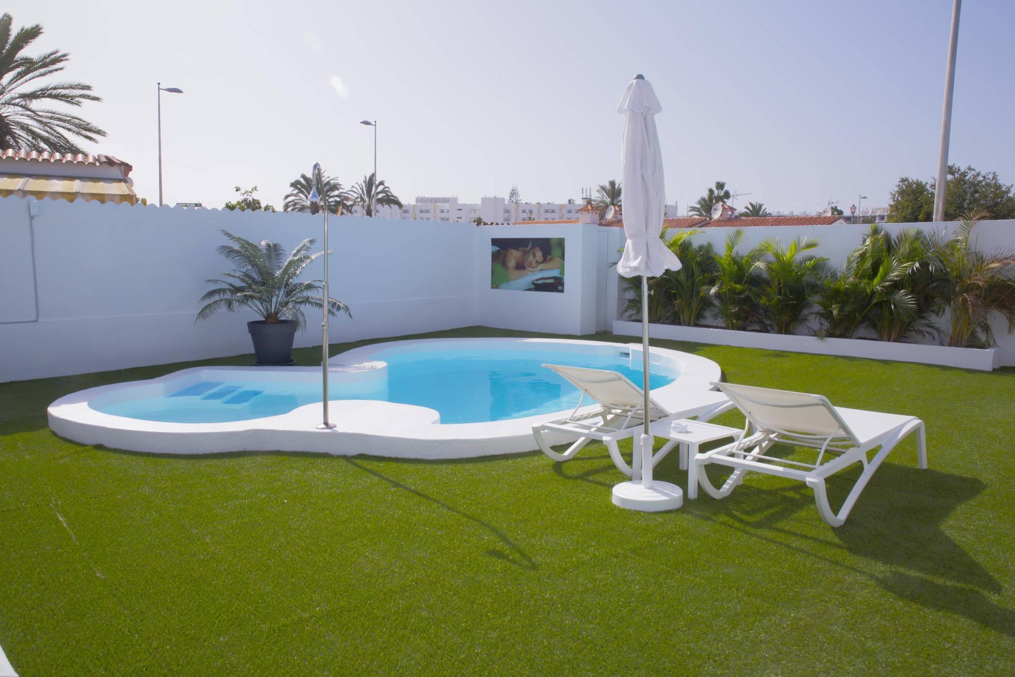 THE VINTAGE CLUB - GAY MEN ONLY HOTEL • PLAYA DEL INGLES • 3⋆ SPAIN • RATES  FROM €131